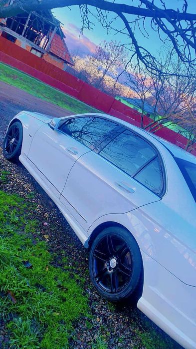 Vând  Mercedes c clas