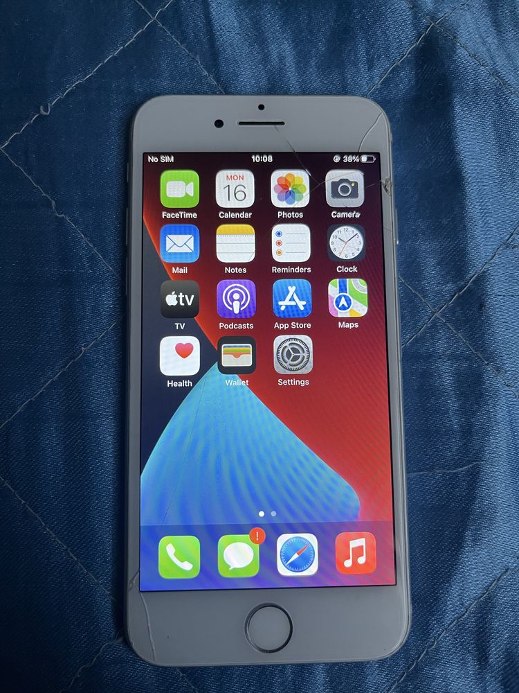 продавам iphone 7 32 GB