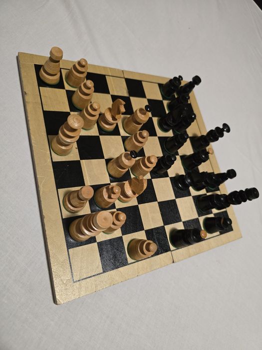 Шах комплект дъска и фигури 50лв