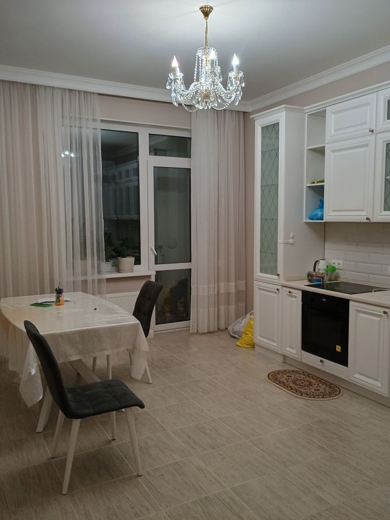 Продам стол и стулья