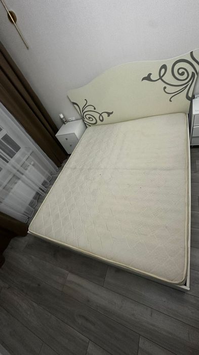 продаю кровать спальня с матрасом