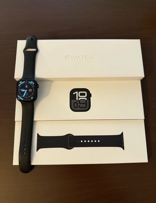 Apple Watch 10 GPS + Cellular Jet Black NOU