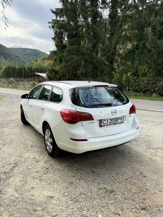 // Opel Astra J Sports Tourer \\