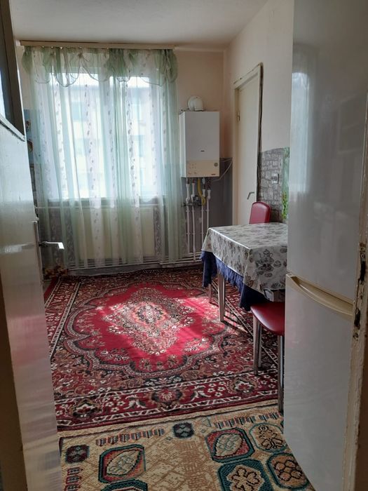 Apartament 3 camere de vânzare, zona Abator ,etaj 2 ,semidecomandat
