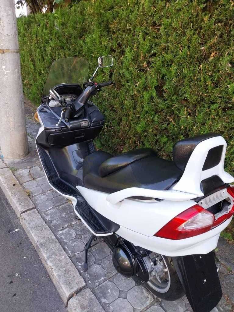 Suzuki Burgman 400