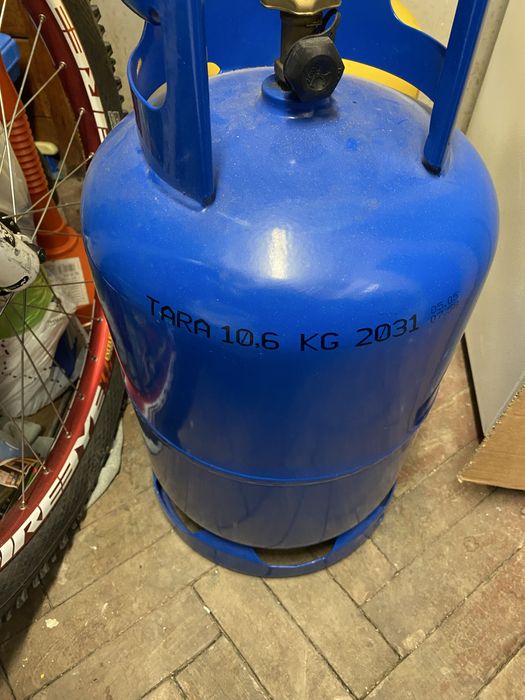 Газови. Бутилки нови пълни с газ