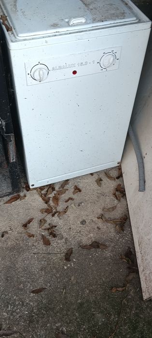 Mașina de spălat alba lux