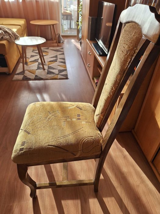 Продавам столове