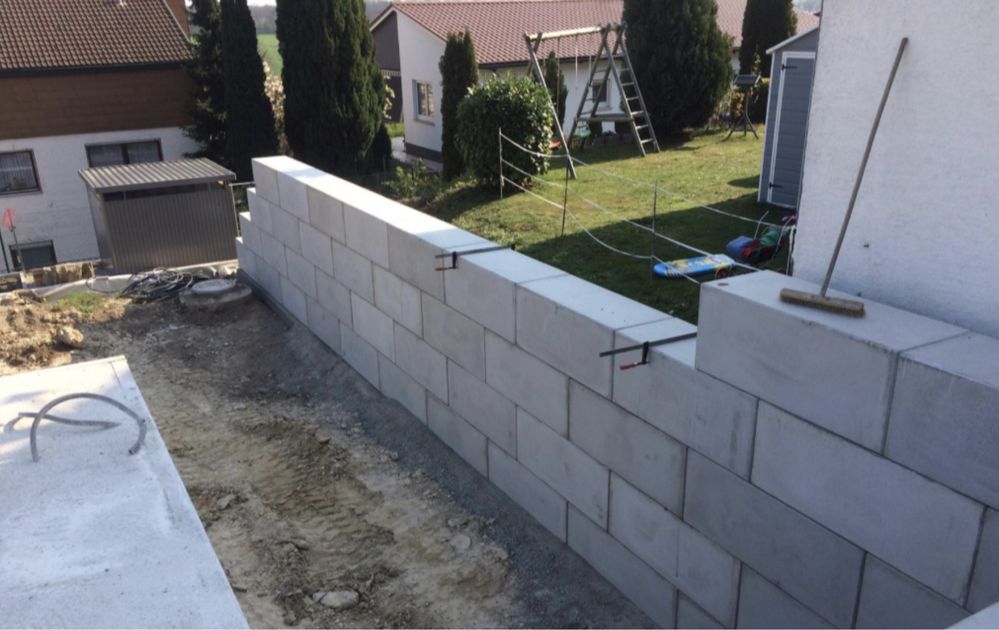 Despartitoare din beton, bloc tip lego, beton lego, boltari beton,