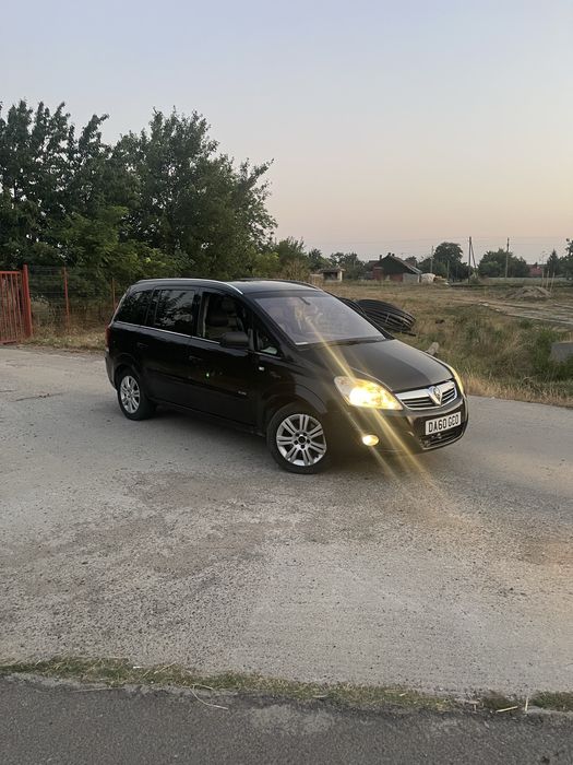 Vand opel zafira volan partea dreapta