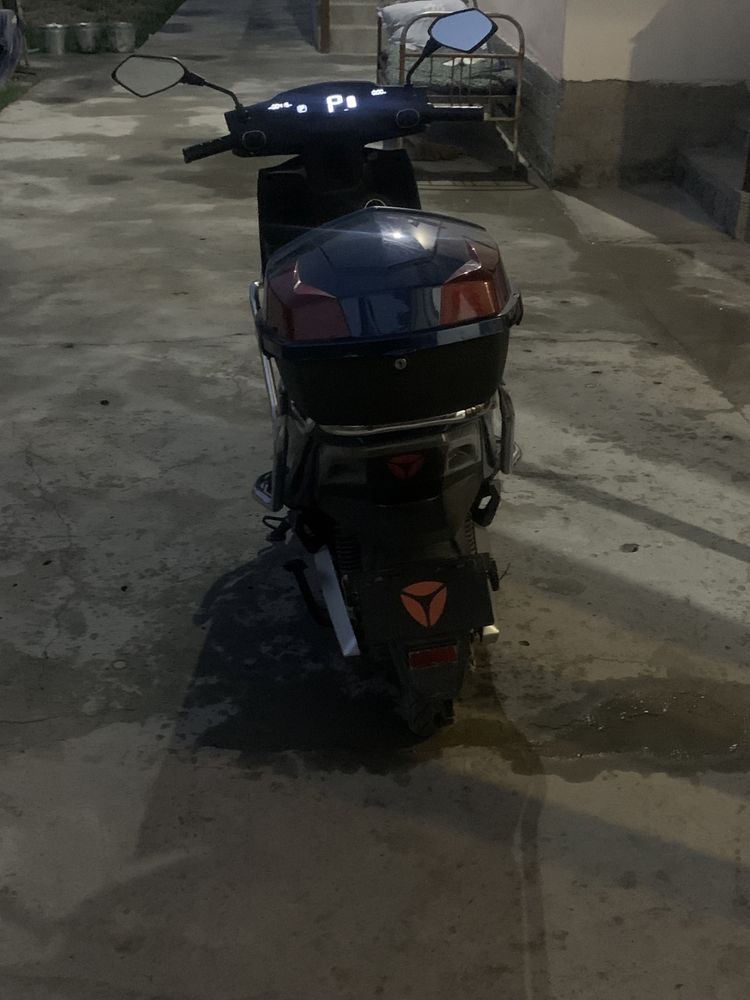 Skuter Yadea T5.