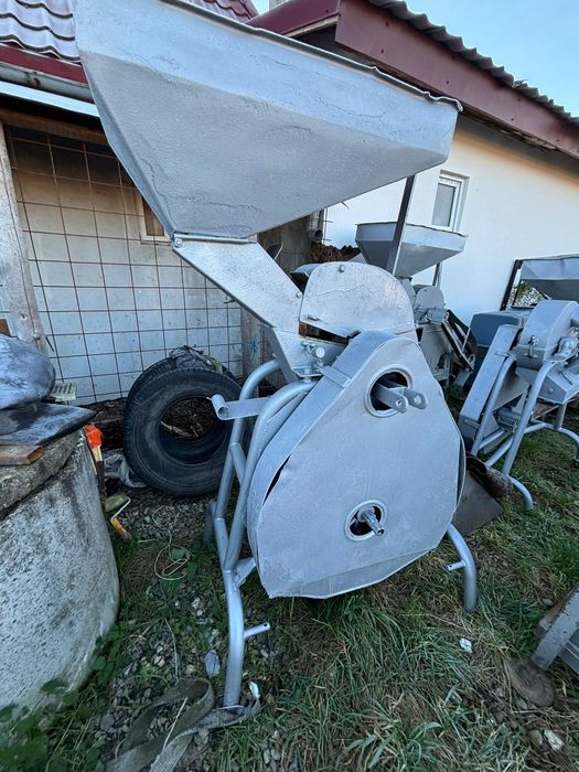 Mori cu ciocanele antrenate de tractor
