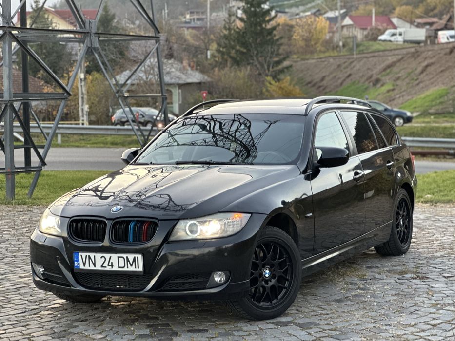 BMW 320D LCI •Automat• Navigatie• Bi-xenon • panoramic• stare Perfectă