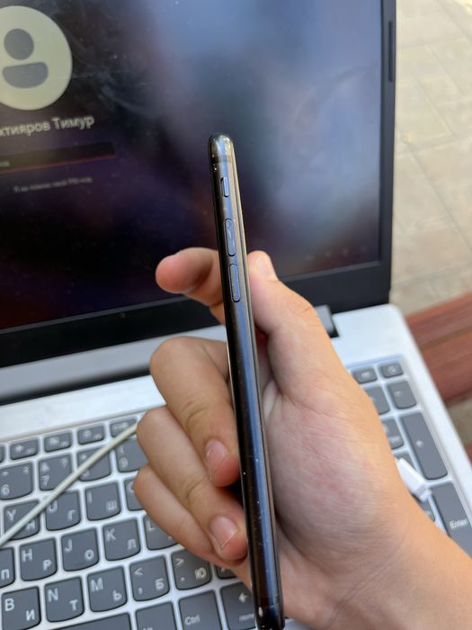 Iphone se(2) xolati ideal puli galishiladi