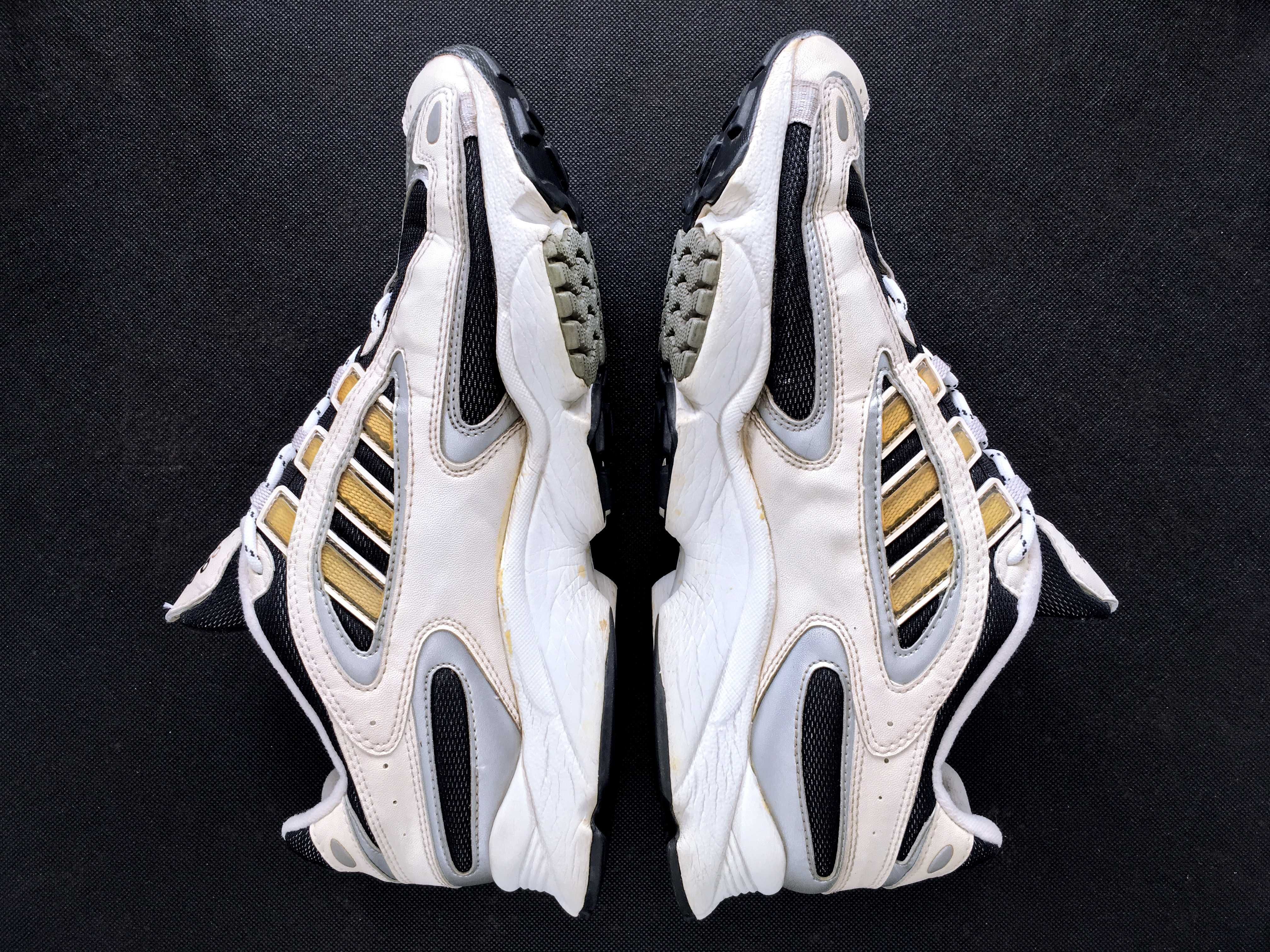 VINTAGE 2005 ADIDAS® OZWEEGO CLASSIC Running Sneakers — 28cm