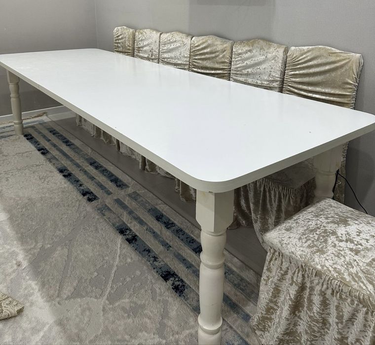 Стол для гостинной