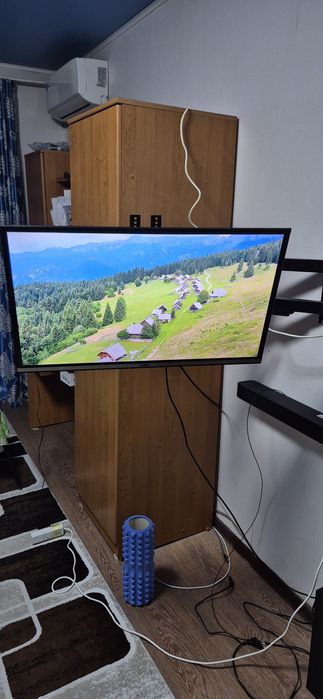 Телевизор Hier есть вай фай и ютуб, тв,диагональ 81см.