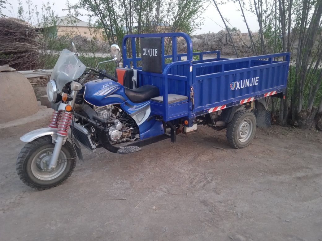 Mototsikl Xunjie radiatorli sotiladi