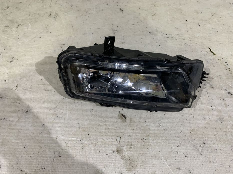 Proiector stanga VW Caddy, 2015, 2016, 2017, 2018, 2019, cod origine OE 2K5941661B.