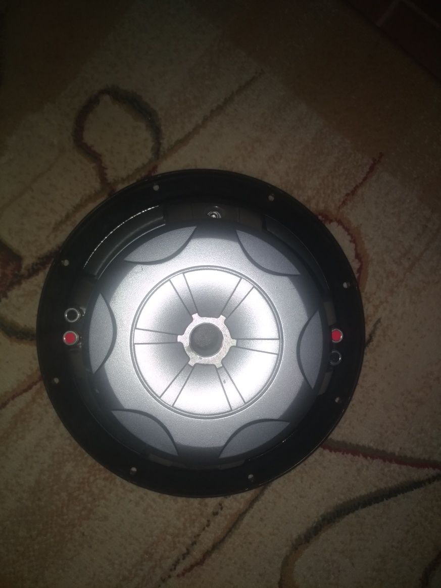 Vand subwoofer auto