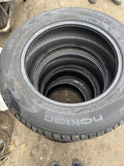 Vand anvelope iarna  215 60 16