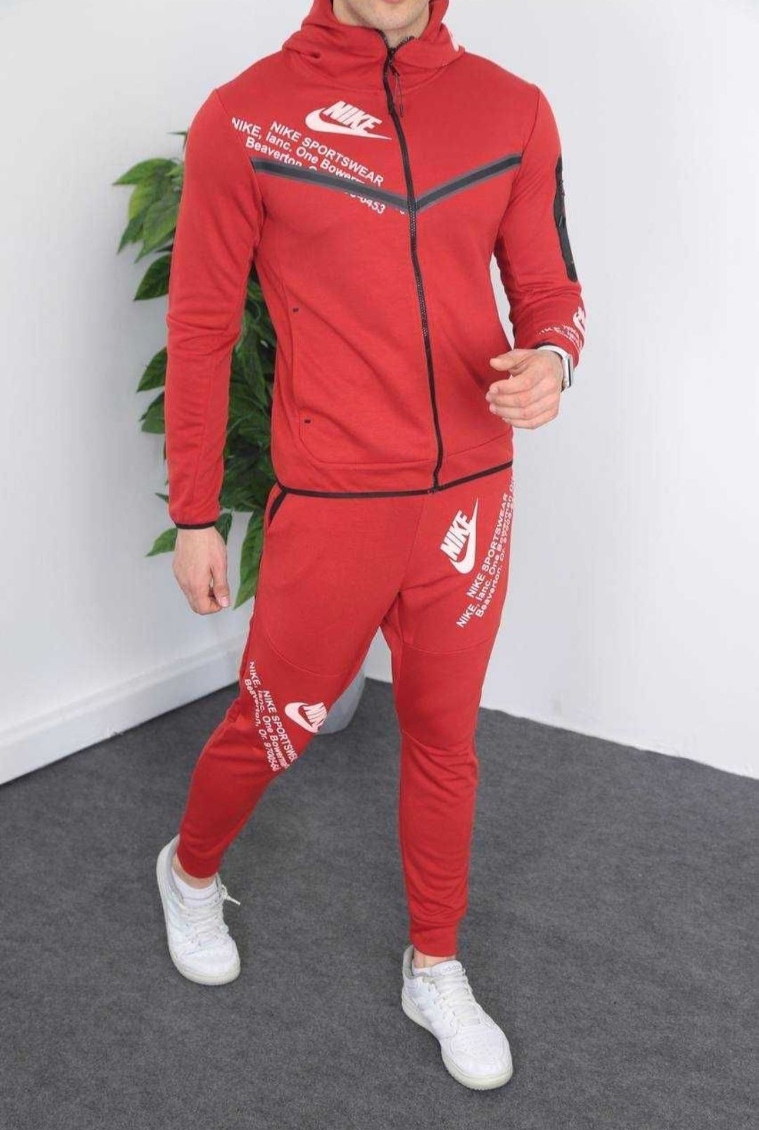 Trening Băieți/Bărbați TECH FLEECE RED Nike

Produs NOU. Model 2022.