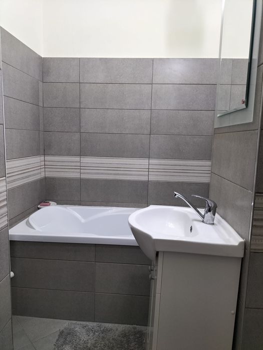 Închiriez garsonieră