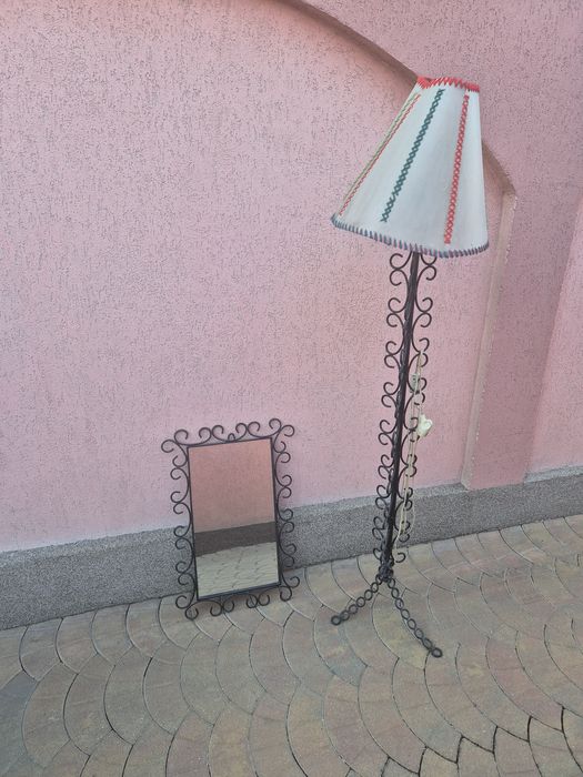 Lampa si oglinda