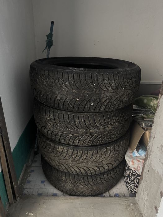 Зимный шины бу 4-штук . Зимный шины бу 4-штук . Зимный шины бу 4-штук