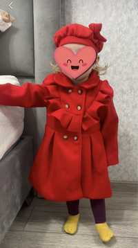 Paltonas fetita rosu