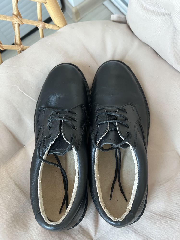 Pantofi din piele