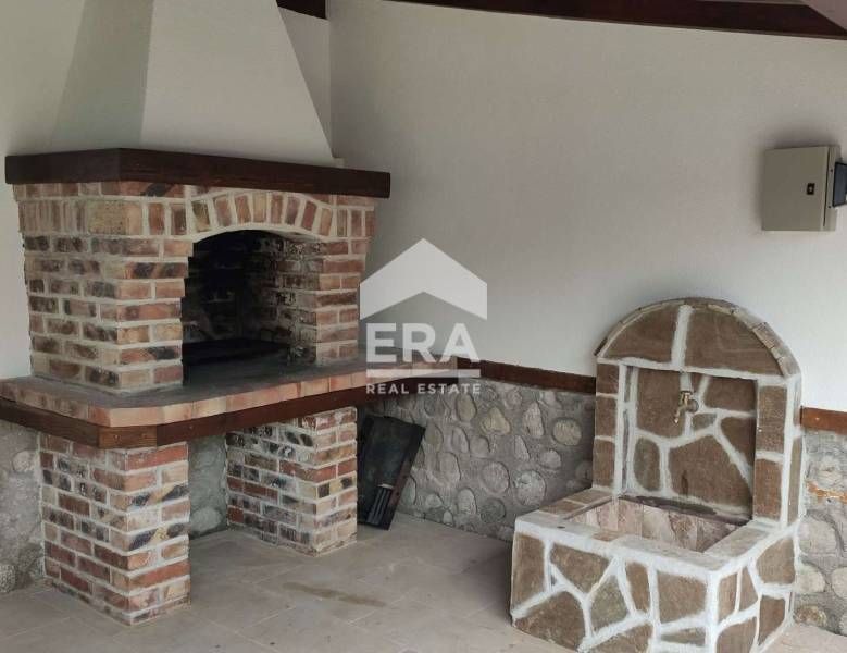 Къща за гости с басейн в с. Баня