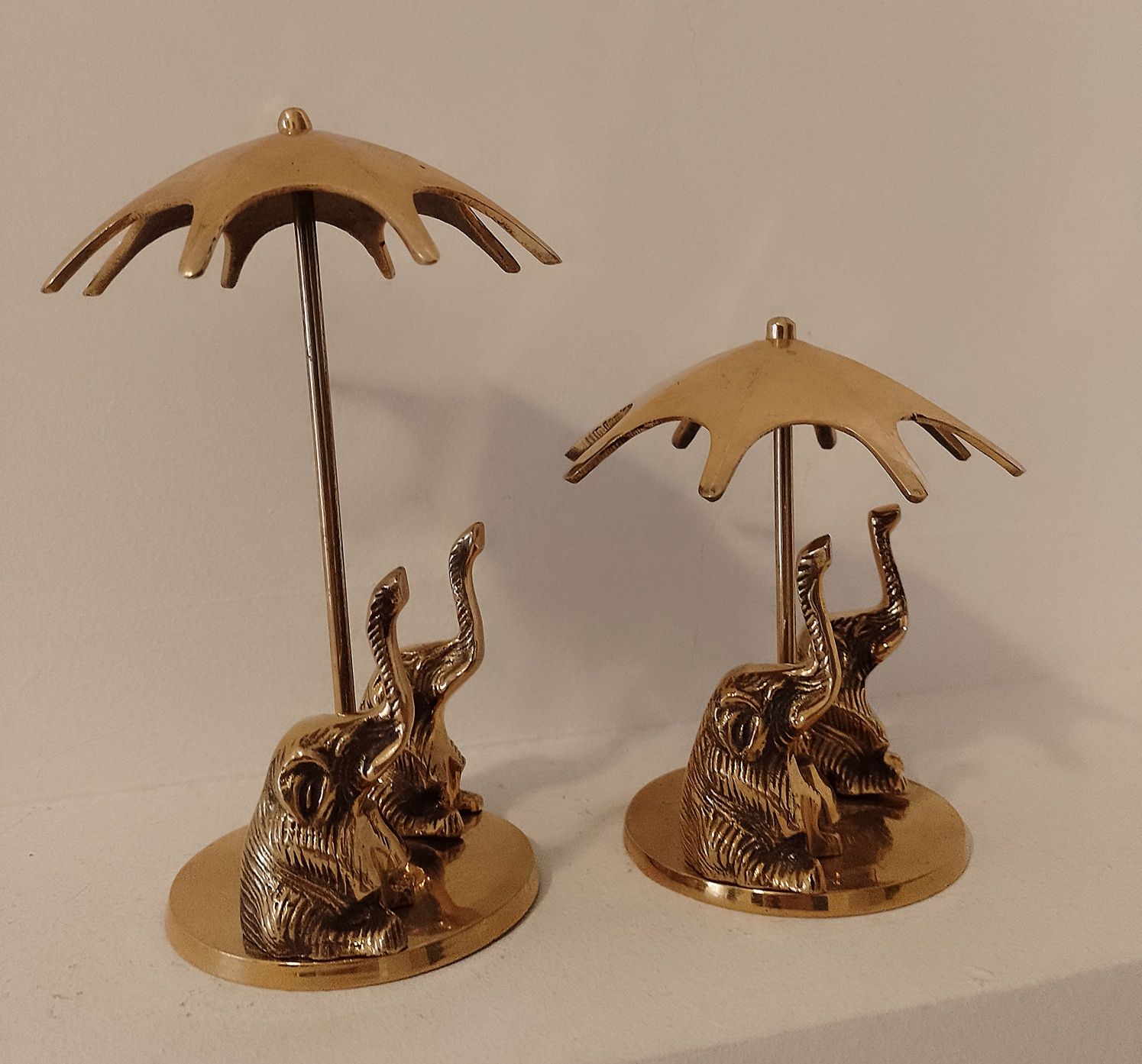 Set elefanti sub umbrelute din bronz,piese cu o lucrătură de o foarte