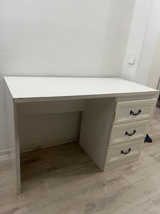 Стол для офиса или для дома