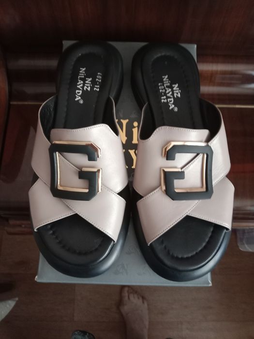 Продаю шлепанцы, размер 40 полномерные, приятные на вид,удобные, не тя