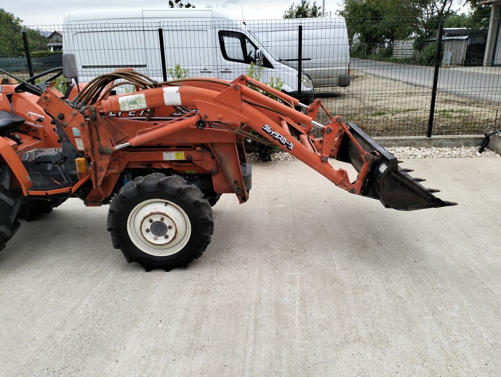 Tractor japonez Kubota 275