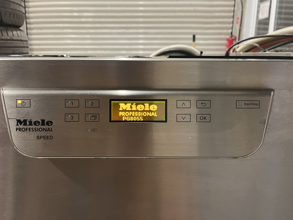 Професионална съдомиялна машина Miele PG 8055
