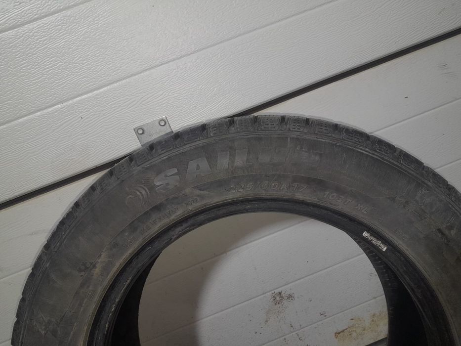 Продам покрышки зимние