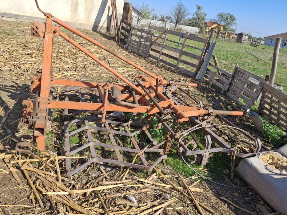 Combinator cu grapă și presă de balotat