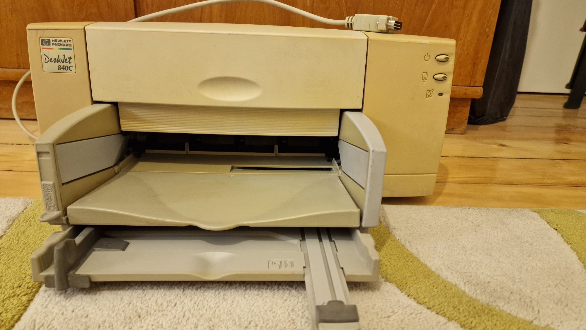 Цветен мастилено струен принтер HP Desk J
