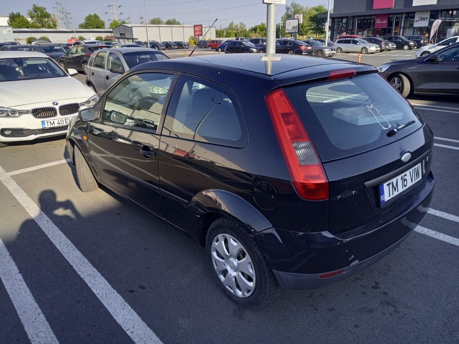 Vând Ford fiesta benzina+ gpl