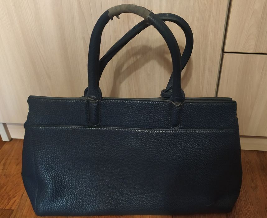 Продам классическую женскую сумку.