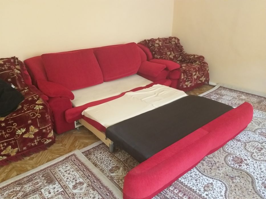 Уголок отдыха , диван  и два  кресла