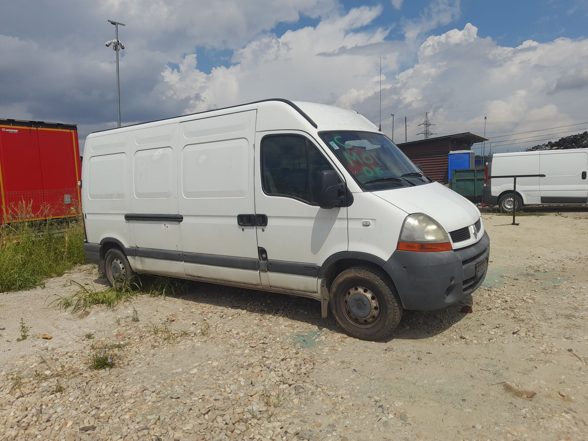 Dezmembrez Renault master an 2005 motor 2.5 diesel