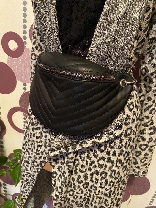 Borseta Bershka neagra