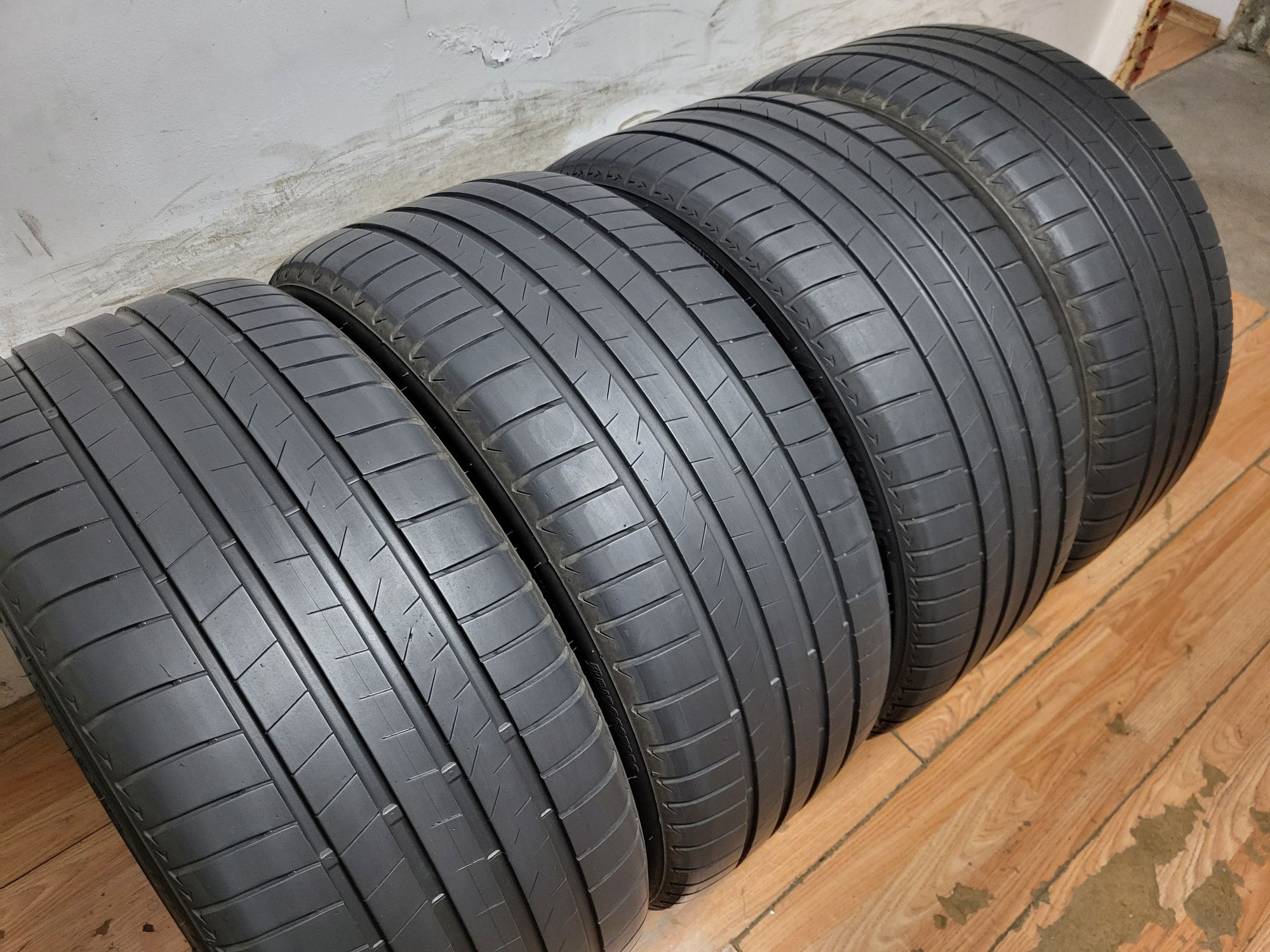 285/35/22 Bridgestone DOT23 / летни гуми