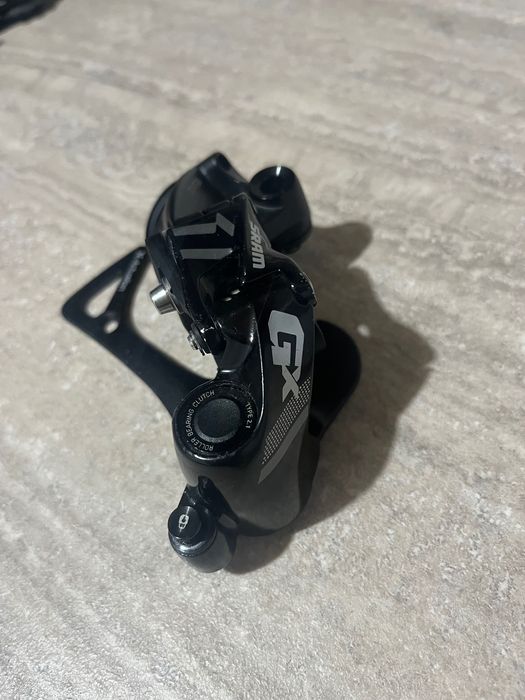 Vând diferite piese de bicicletă