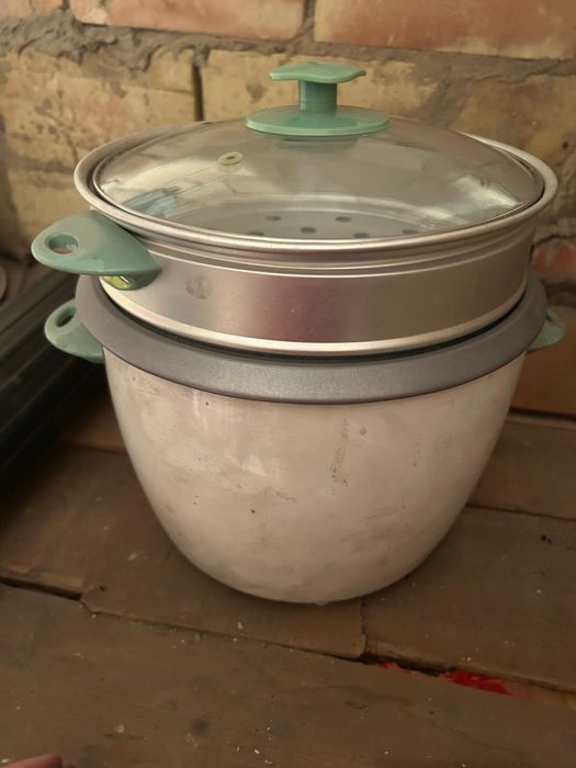 Рисоварка в хорошем состоянии