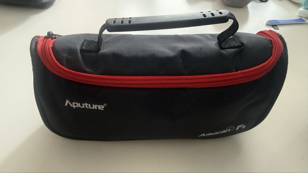 Продам накамерный свет Aputure