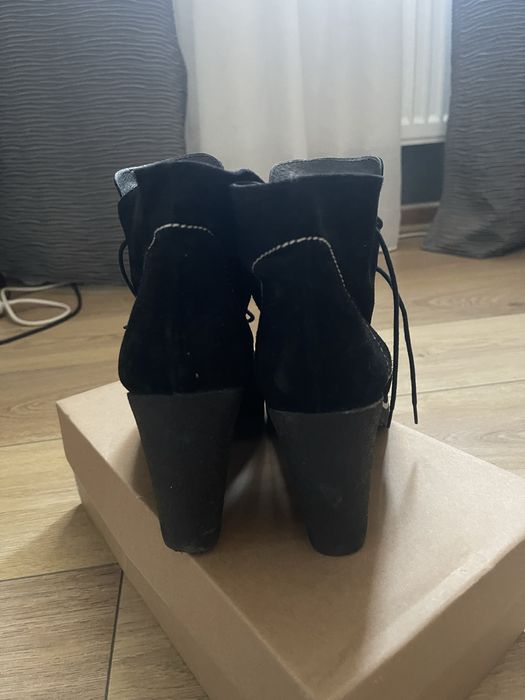 Botine piele intoarsa